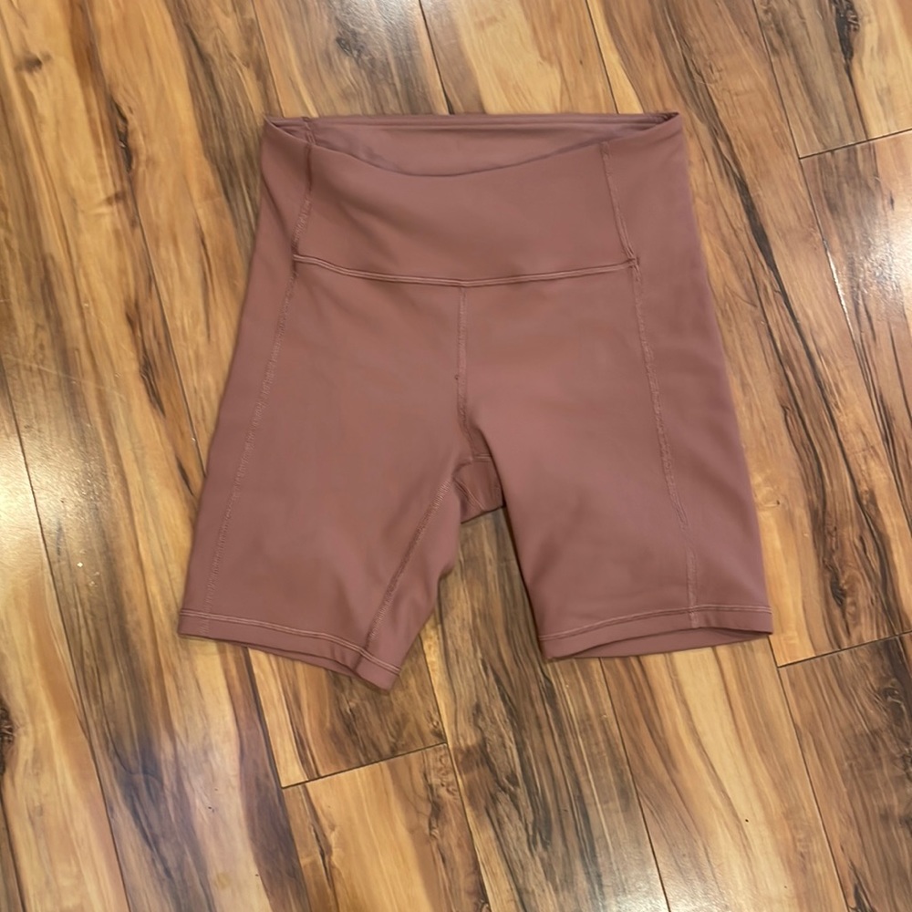 Lululemon High Rise Contour Shorts Size 8